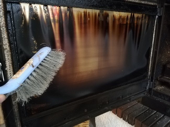 Nettoyer vitre poele cheminee insert