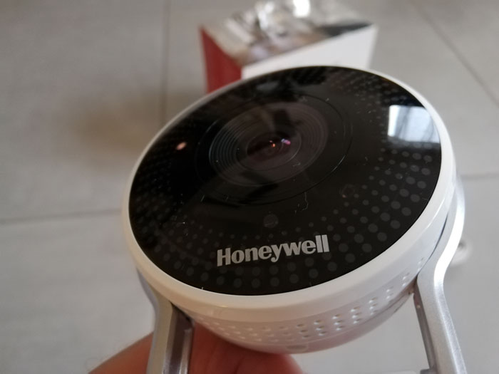 Honeywell-Lyric-C2-Wi-fi-Security-camera-lens