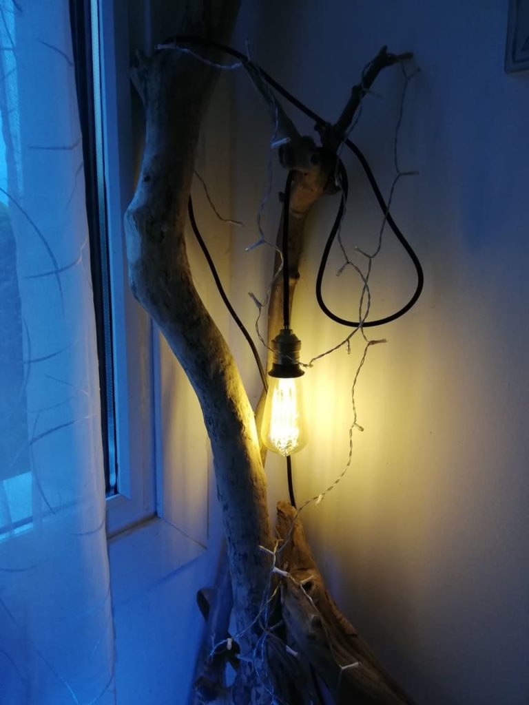 Comment fabriquer une lampe en bois flotté - Forumbrico