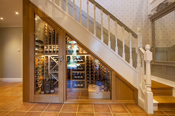 cave a vin sous escalier