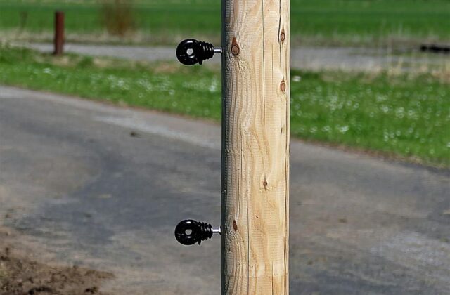 sceller poteau cloture