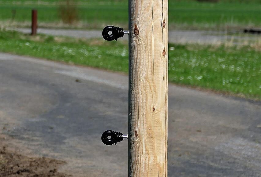 sceller poteau cloture