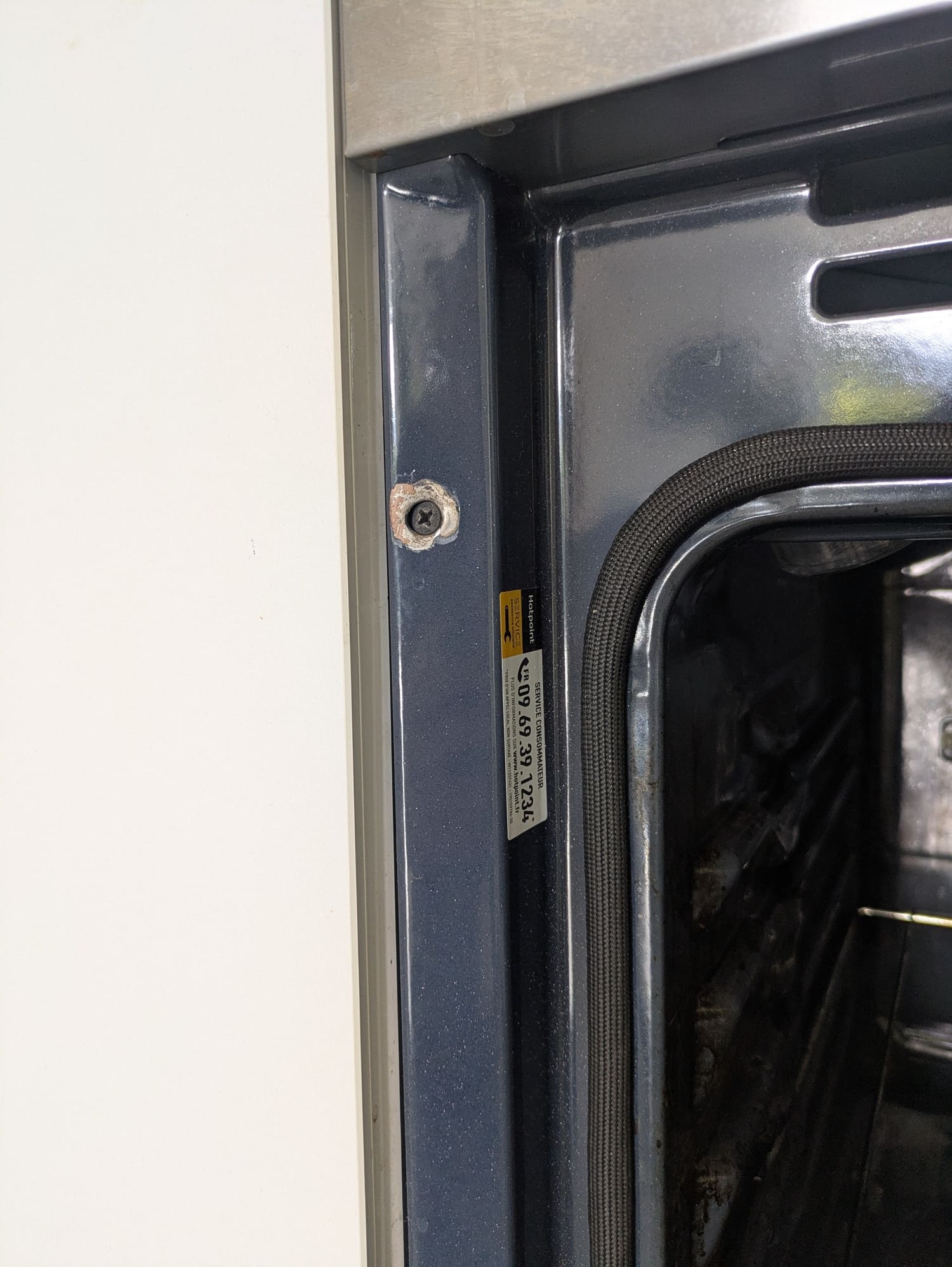 Retirer un four encastré