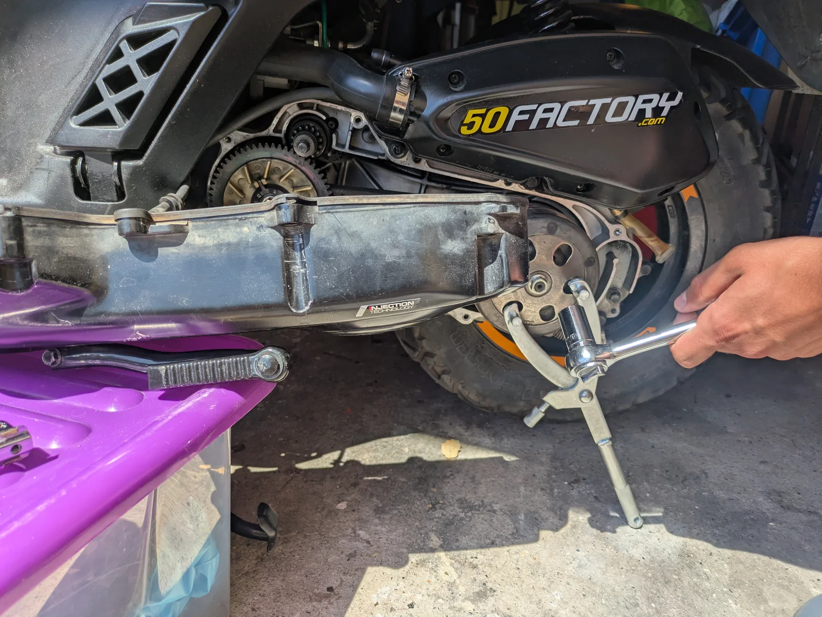 Présentation de débrider scooter peugeot kisbee