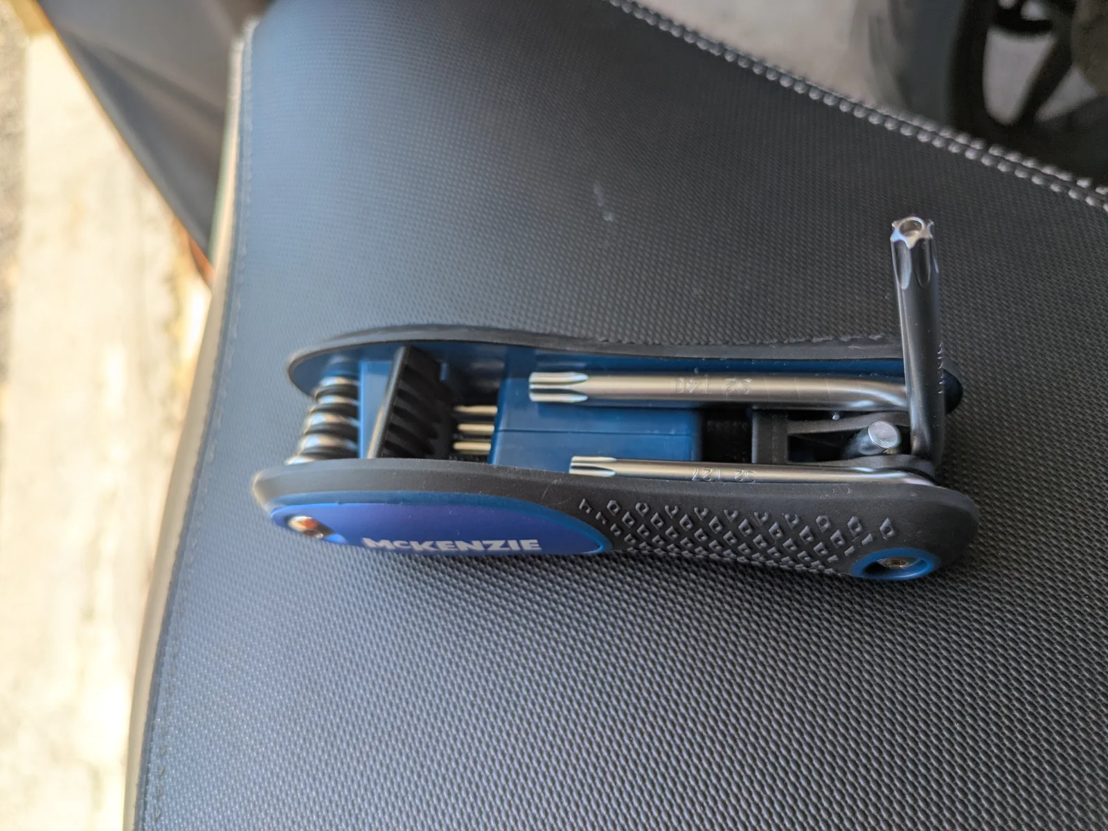 À quoi ressemble débrider scooter peugeot kisbee