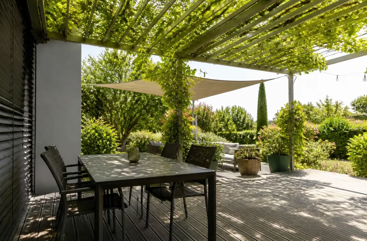 Comment empêcher une terrasse de surchauffer en plein été