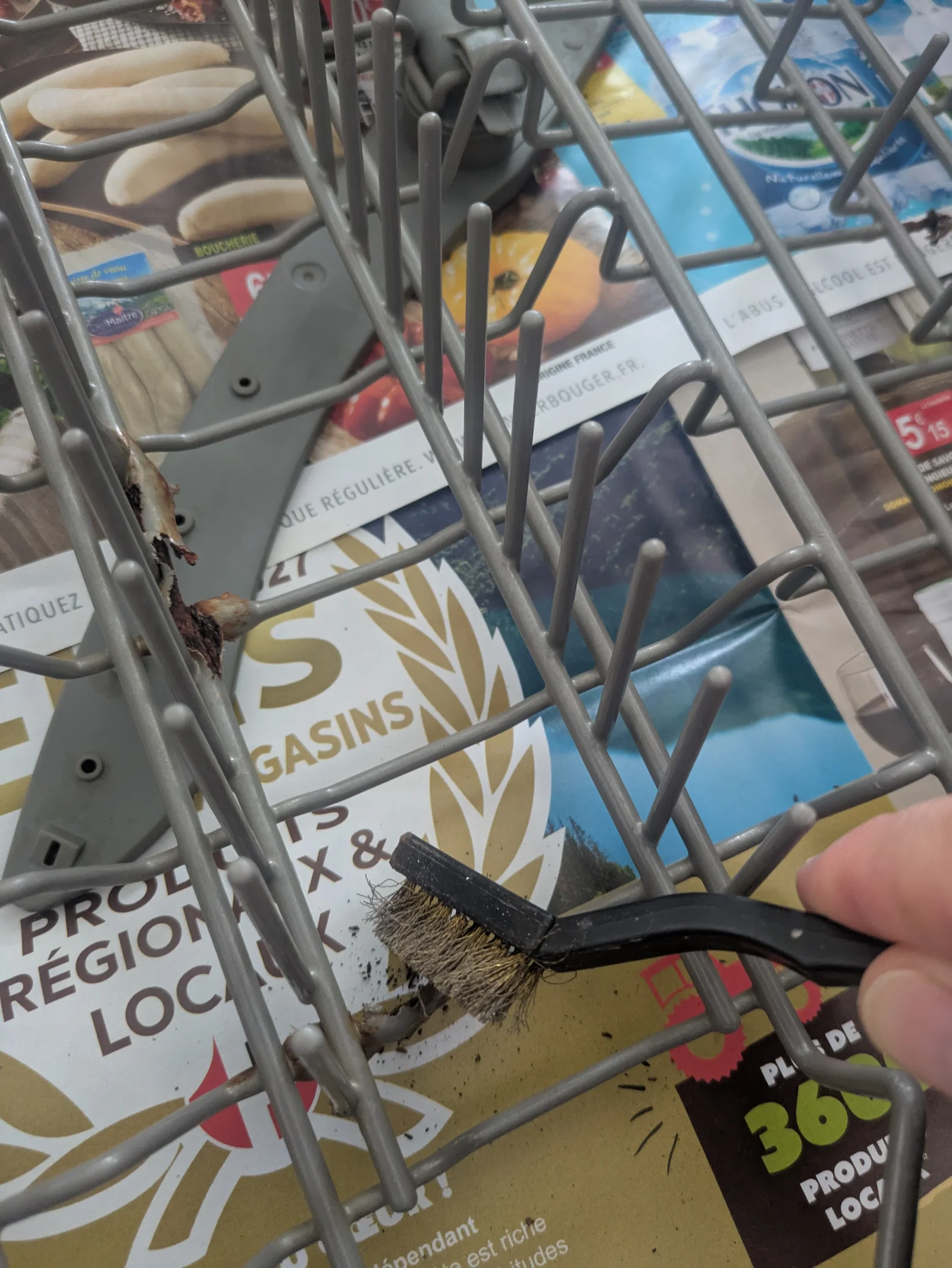 À quoi ressemble réparer panier lave vaisselle rouillé
