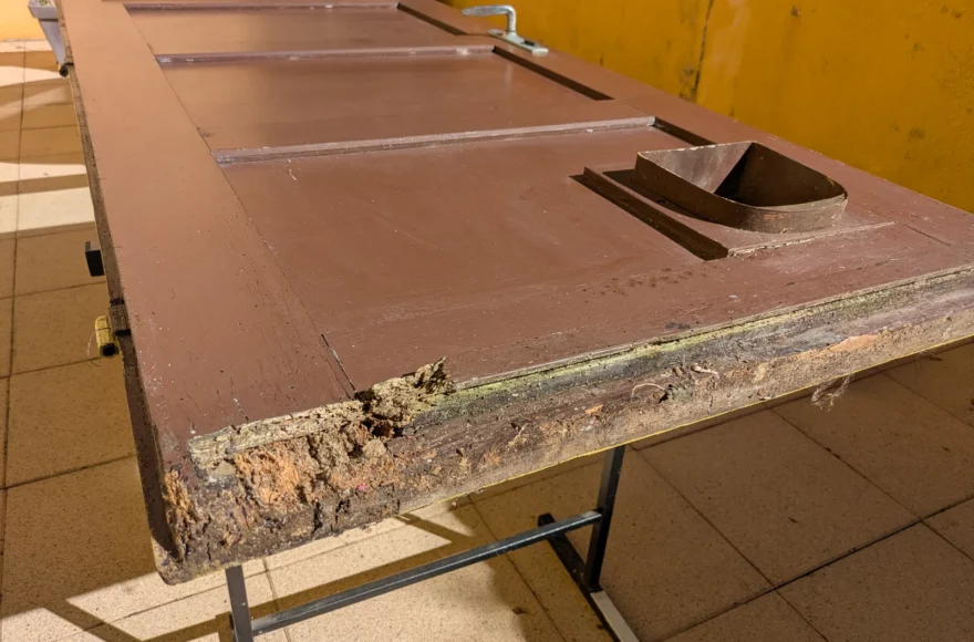 Présentation de réparer porte bois pourrie éviter remplacer